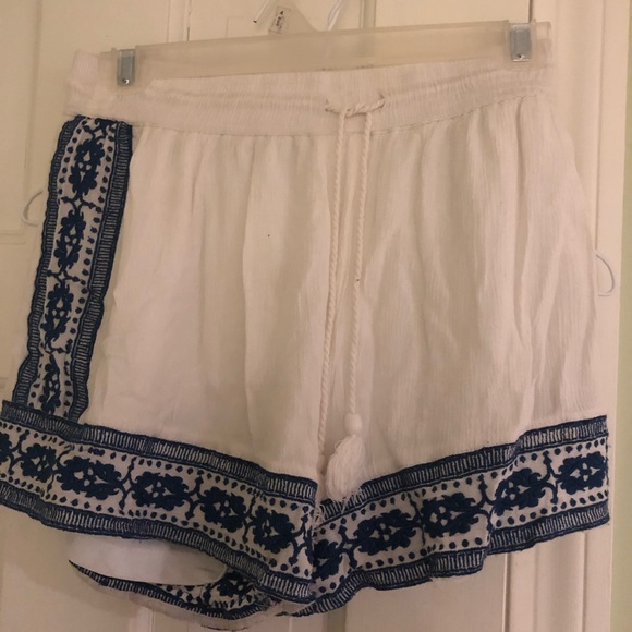 White/blue shorts - Picture 1 of 2